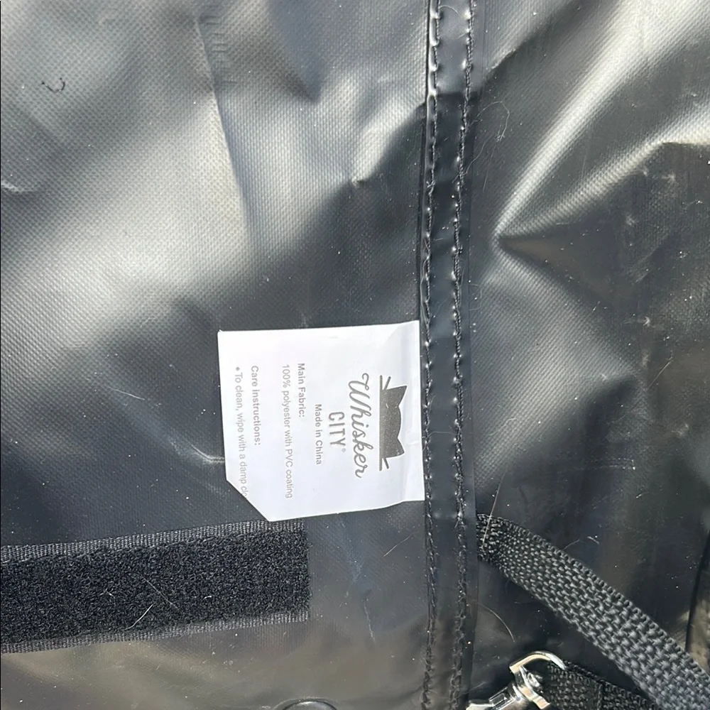 Collapsible cat carrier